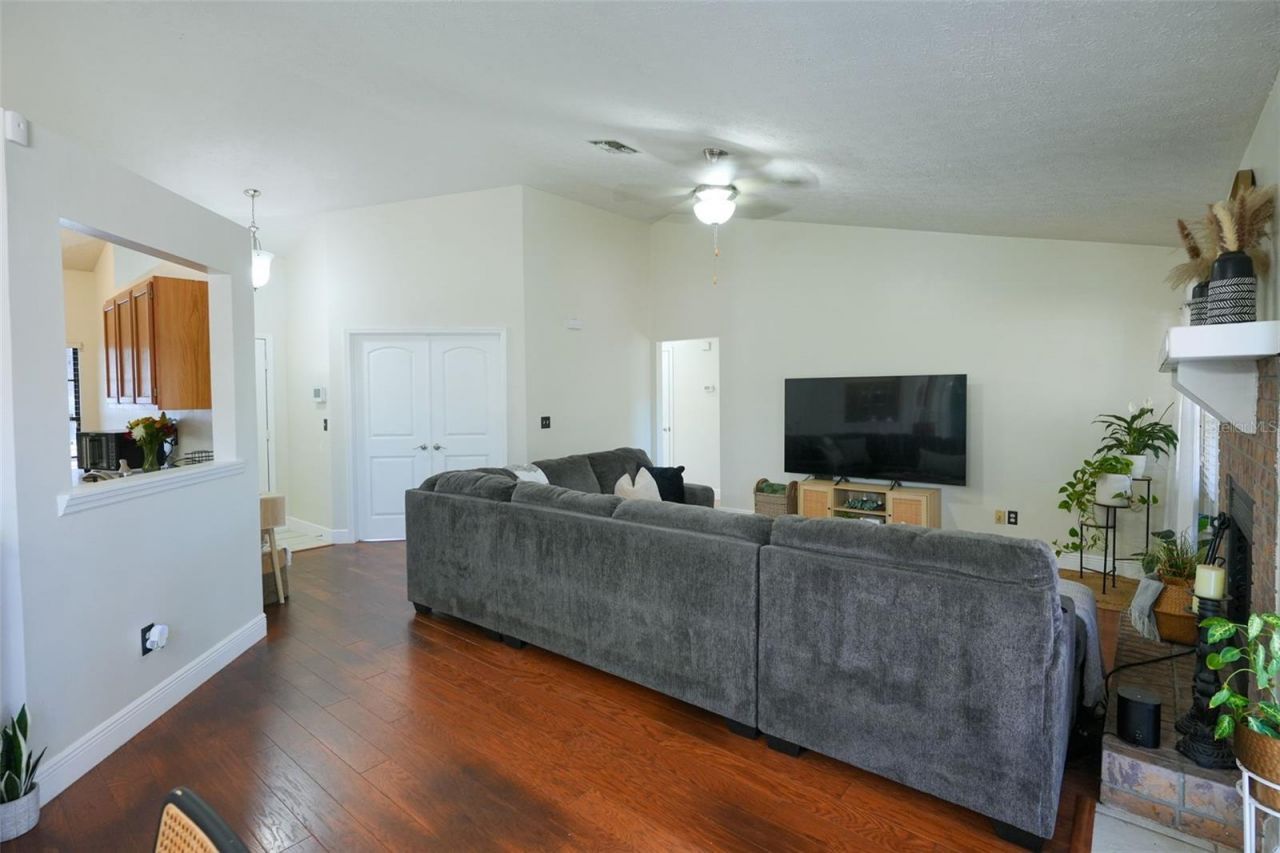 4136 Spring Way Cir, Valrico, FL 33596 Photo