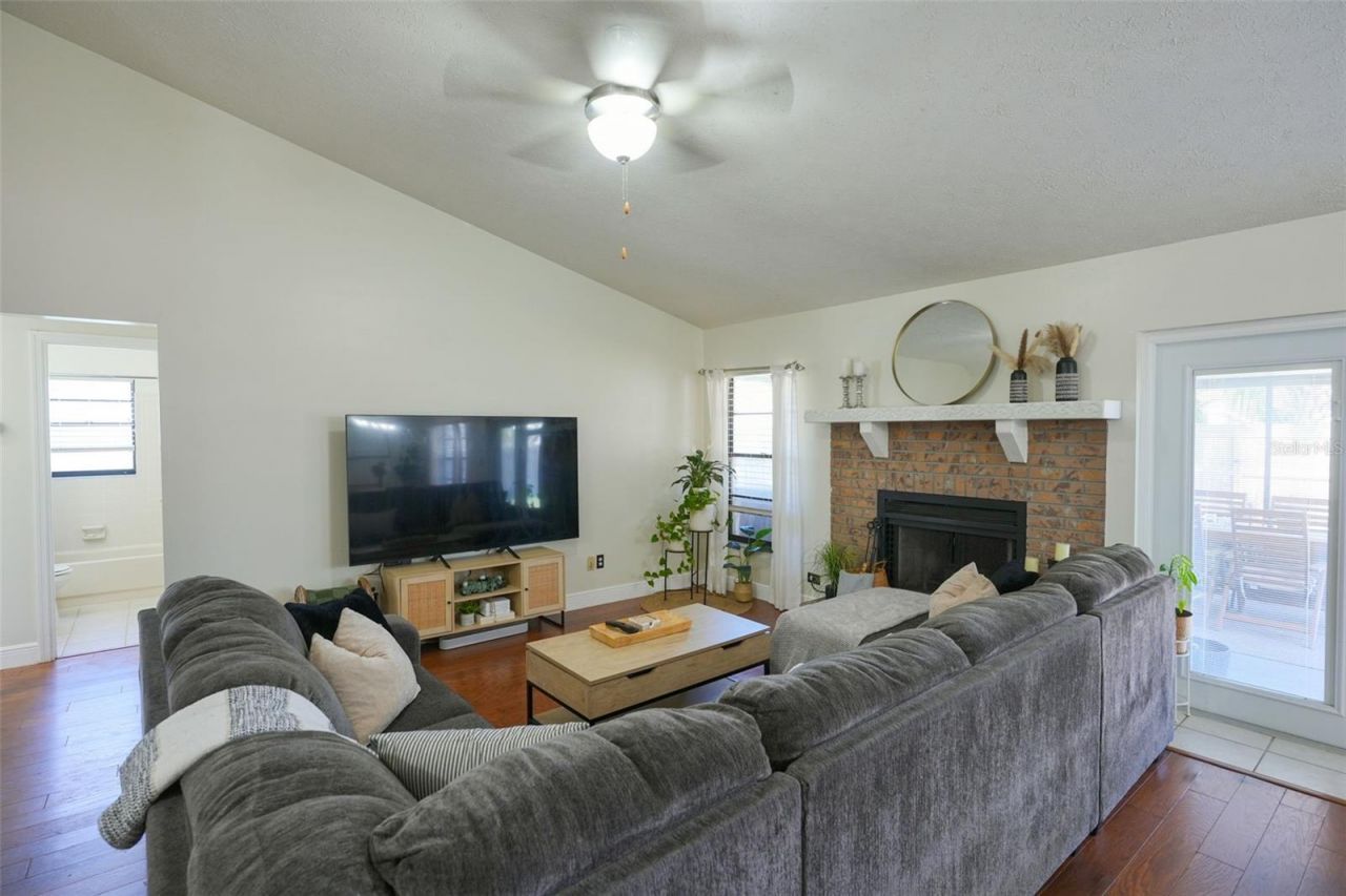 4136 Spring Way Cir, Valrico, FL 33596 Photo