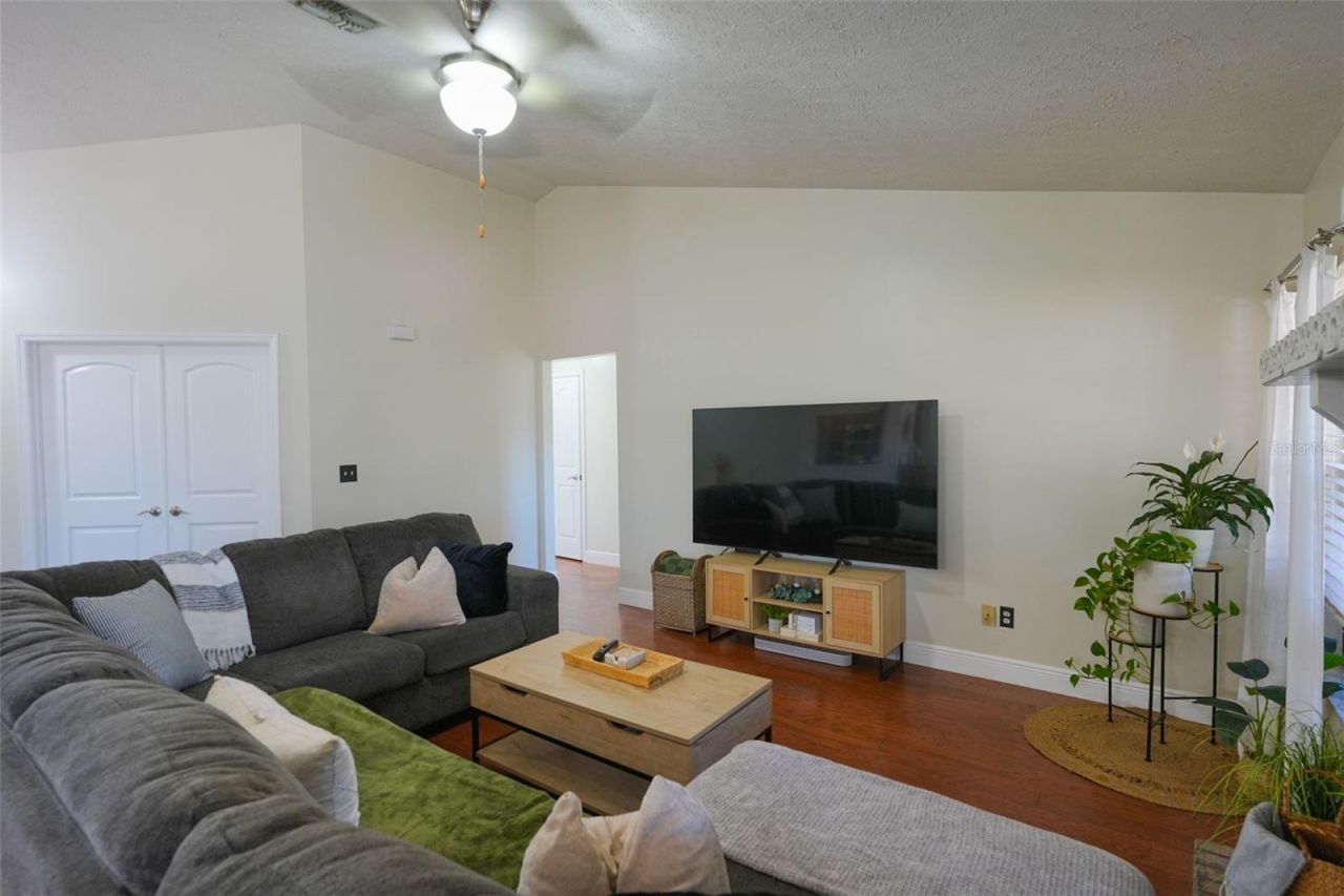 4136 Spring Way Cir , Valrico, FL 33596 Photo