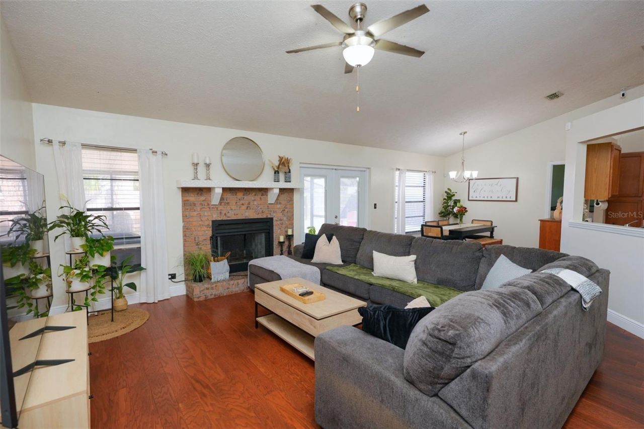 4136 Spring Way Cir, Valrico, FL 33596 Photo