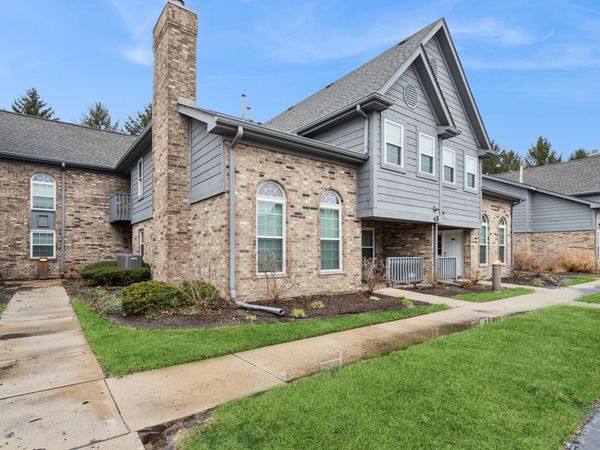 43 Foxcroft Road, Unit 43-127, Naperville, IL 60565