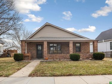 4323 S 39th Street, Omaha, NE 68107