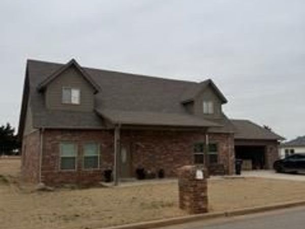 1801 Fairway Drive, Guthrie, OK 73044
