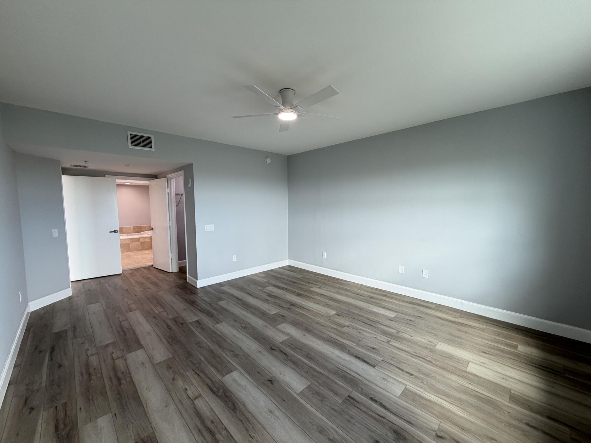 15051 Royal Oaks Lane, Unit 1603, North Miami, FL 33181 Photo