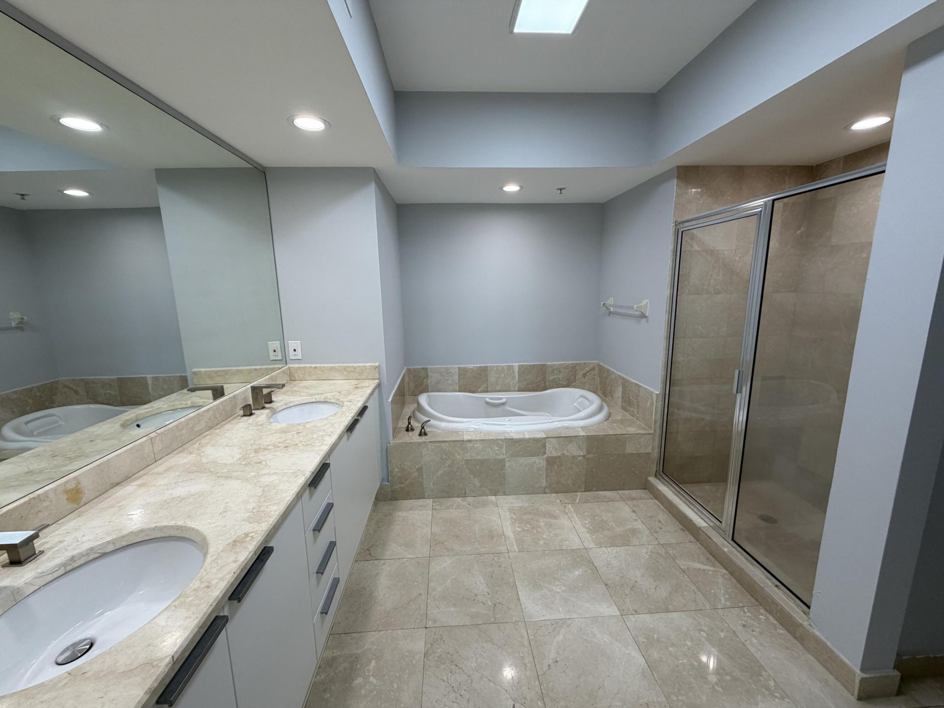 15051 Royal Oaks Lane, Unit 1603, North Miami, FL 33181 Photo