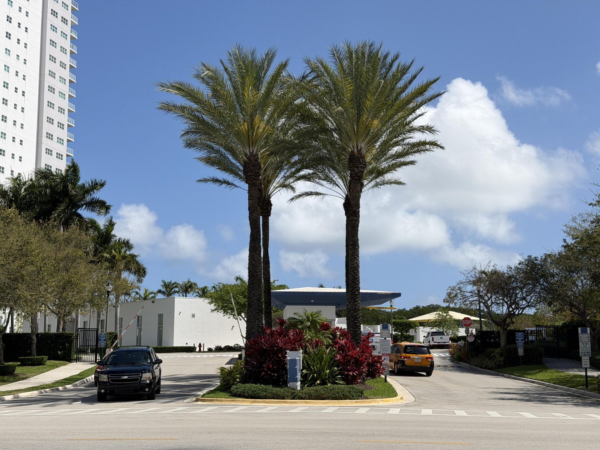 15051 Royal Oaks Lane, Unit 1603, North Miami, FL 33181 Photo