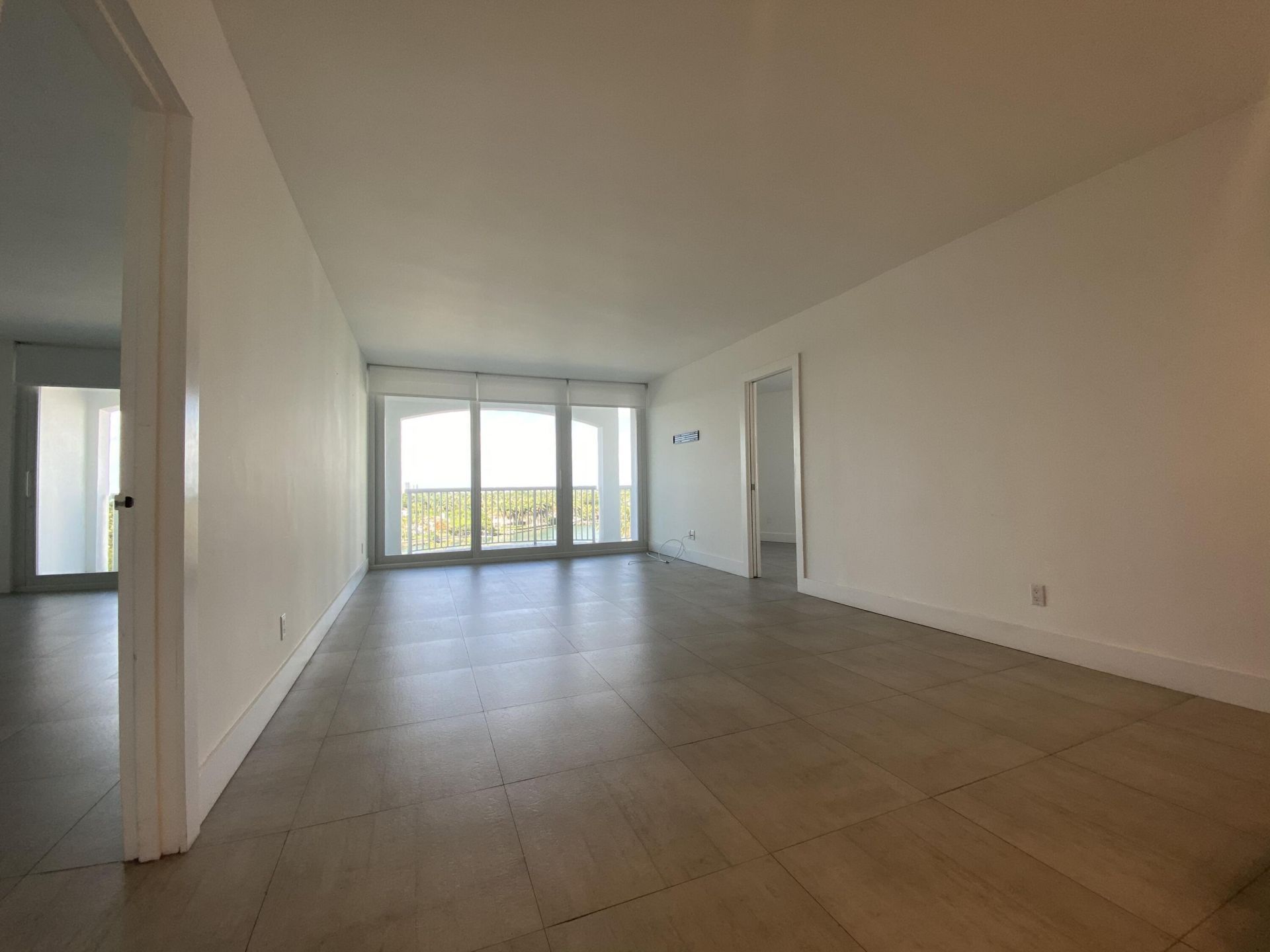 5401 Collins Avenue, Unit 620, Miami Beach, FL 33140 Photo
