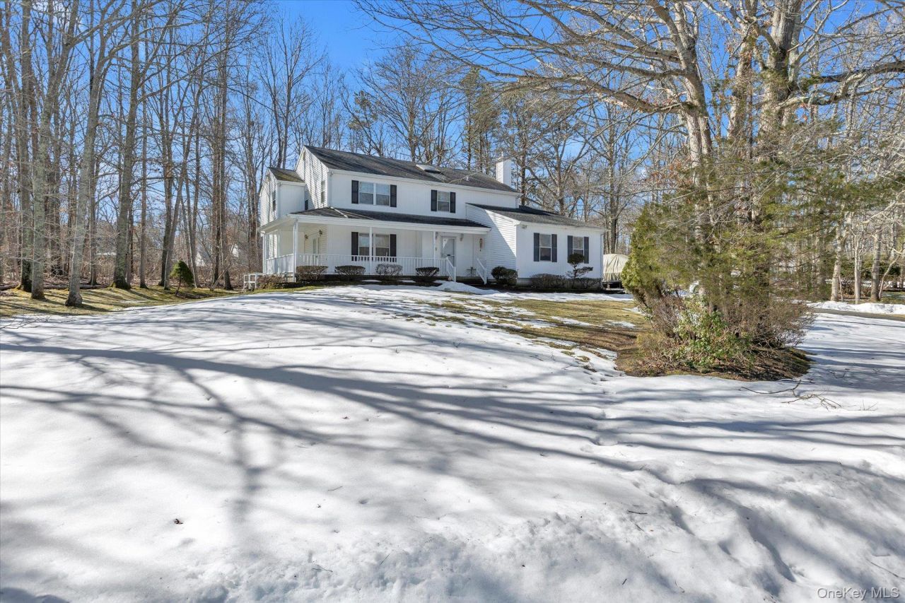 8 Jacqueline Drive, Manorville, NY 11949 Main Photo