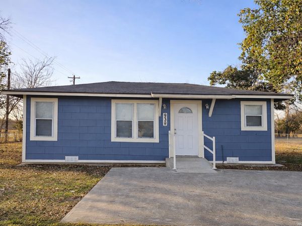 913 Houston, Castroville, TX 78009