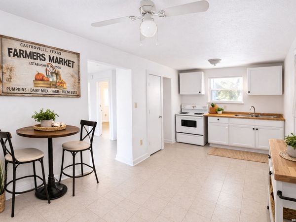 913 Houston, Castroville, TX 78009