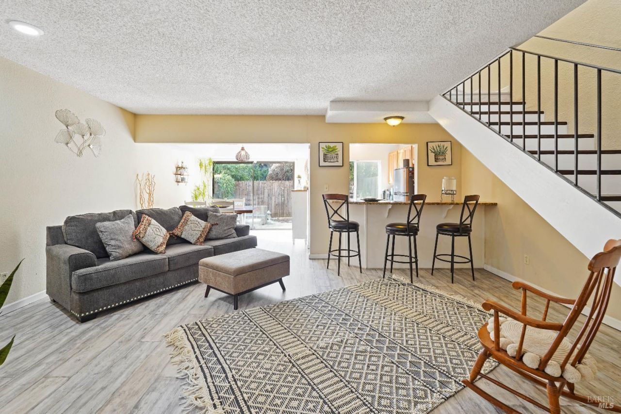 299 Shasta Drive, Vacaville, CA 95687 Main Photo