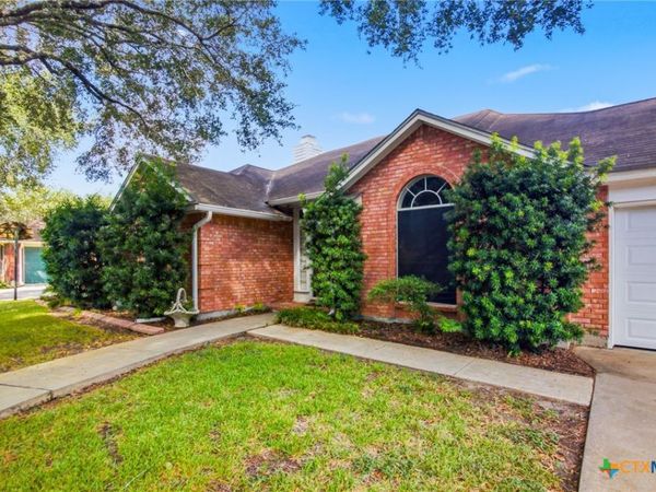 204 Windy Way Drive, Victoria, TX 77904