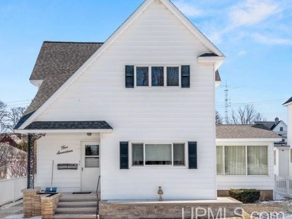 517 S 9th Street, Escanaba, MI 49829