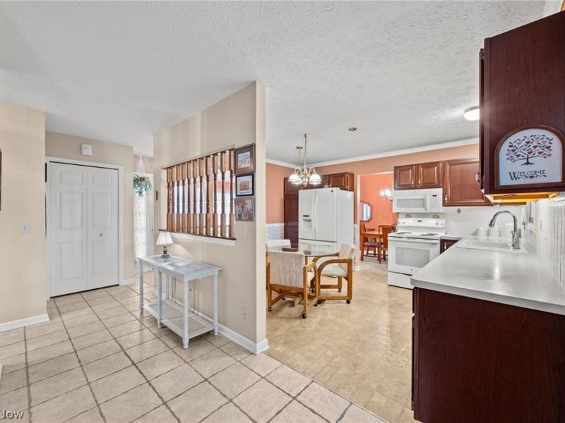 16225 N Laguardia Pkwy, Strongsville, OH 44136 Photo 13