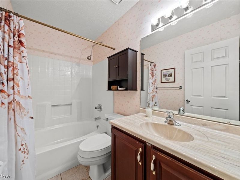 16225 N Laguardia Pkwy, Strongsville, OH 44136 Photo 19