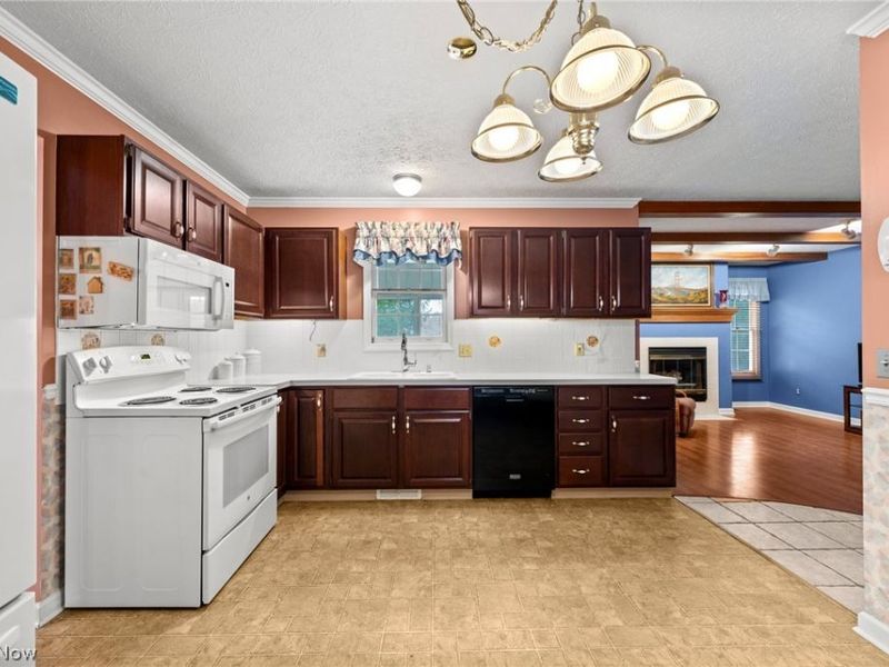 16225 N Laguardia Pkwy, Strongsville, OH 44136 Photo 6