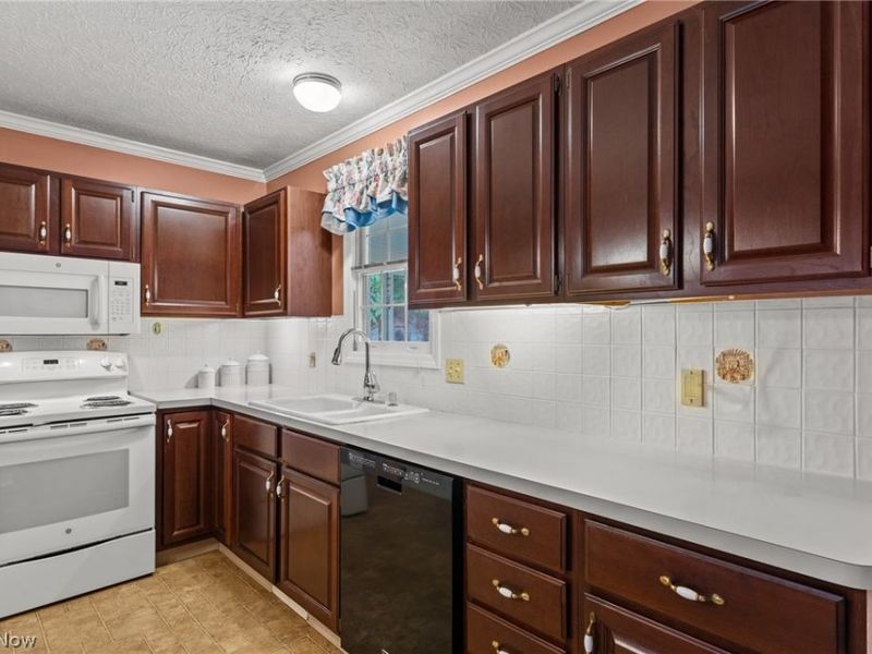 16225 N Laguardia Pkwy, Strongsville, OH 44136 Photo 7