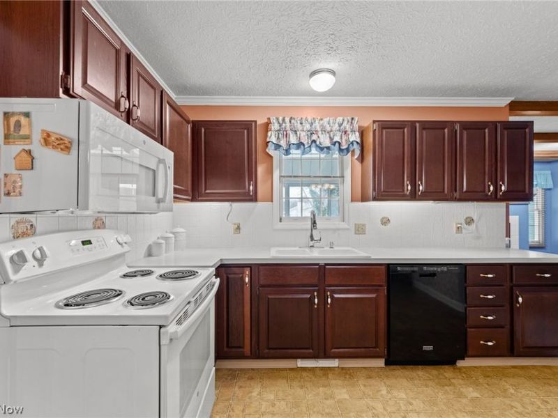 16225 N Laguardia Pkwy, Strongsville, OH 44136 Photo 8