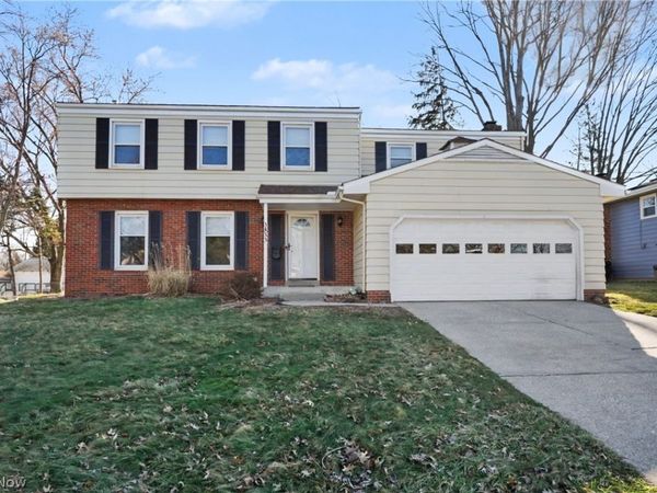 3833 Silverwood Drive, Stow, OH 44224