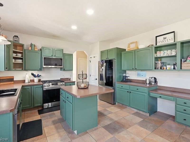 8466 Cliffview Circle, Macedonia, OH 44056 Photo 7