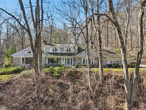 14880 Hillbrook Drive, Chagrin Falls, OH 44022