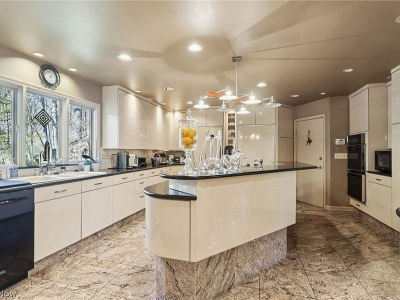 14880 Hillbrook Drive, Chagrin Falls, OH 44022 Photo 8