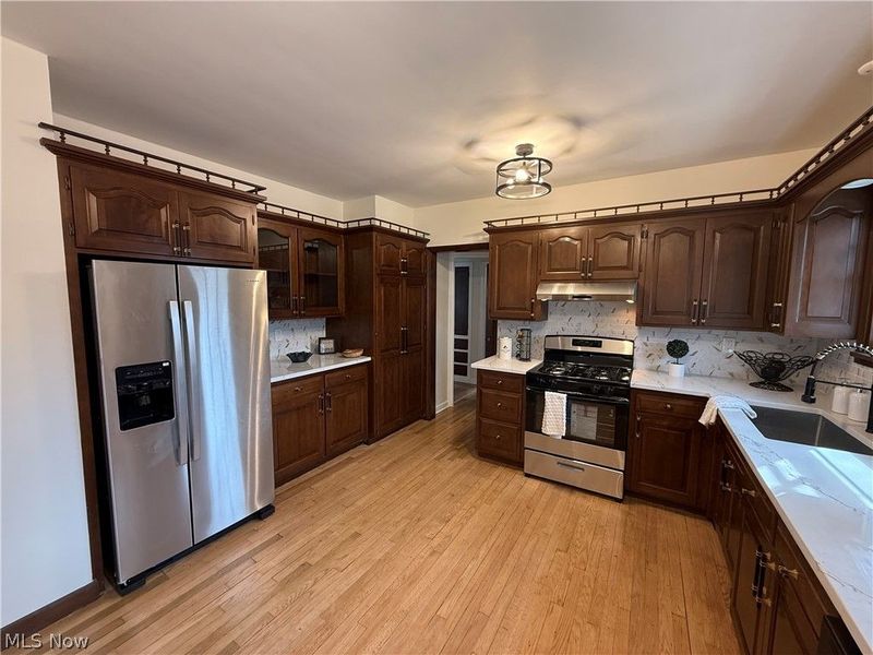 16505 Larchwood Avenue, Cleveland, OH 44135 Photo 11