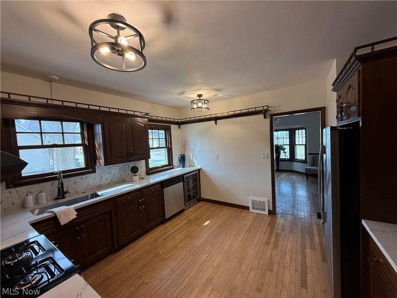 16505 Larchwood Avenue, Cleveland, OH 44135 Photo 12