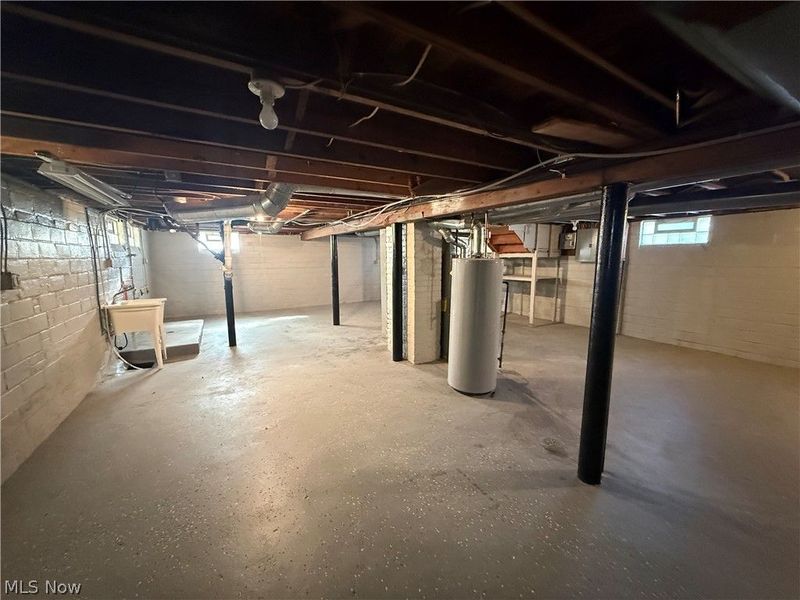 16505 Larchwood Avenue, Cleveland, OH 44135 Photo 27