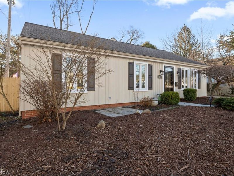 401 Columbia Road, Bay Village, OH 44140 Photo 2