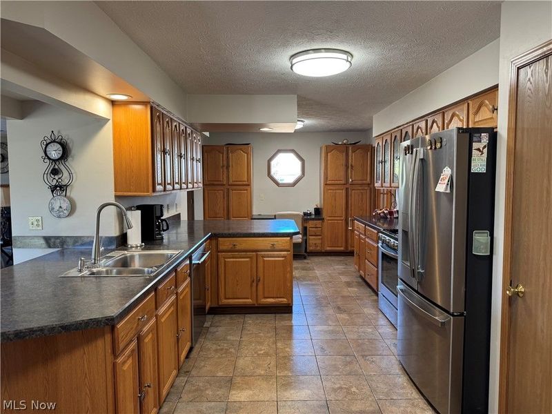 246 Syracuse Court, Elyria, OH 44035 Photo 3