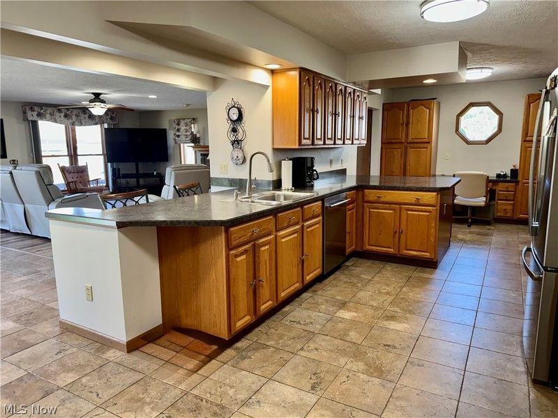 246 Syracuse Court, Elyria, OH 44035 Photo 4