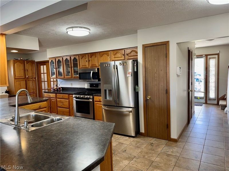 246 Syracuse Court, Elyria, OH 44035 Photo 5