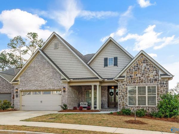 8 Thicket Grove Circle SW, Huntsville, AL 35803