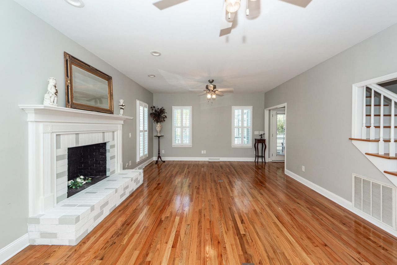 2001 Baltusrol Court Photo 8