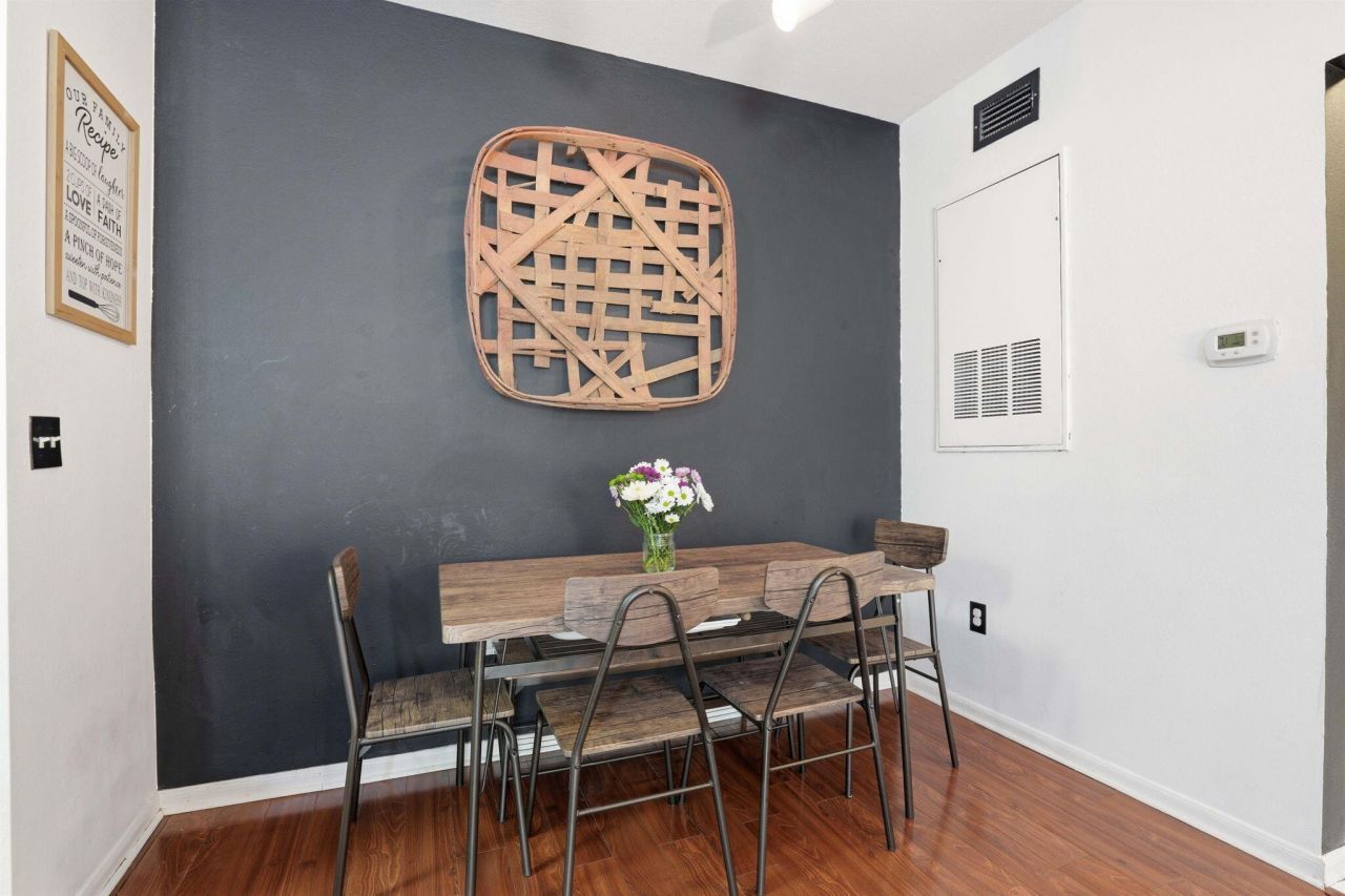 60 Fenwick Hall Allee Alley Photo 11