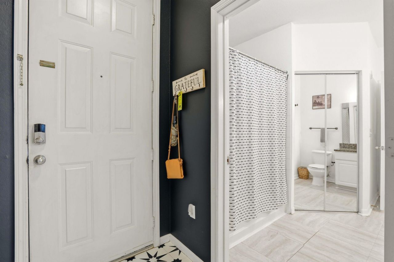 60 Fenwick Hall Allee Alley Photo 12