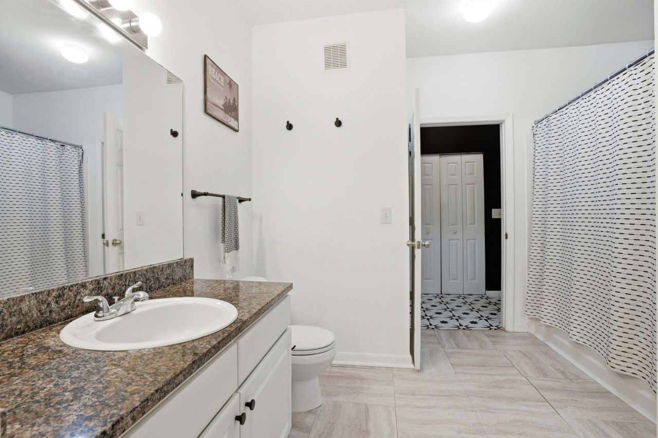 60 Fenwick Hall Allee Alley Photo 13