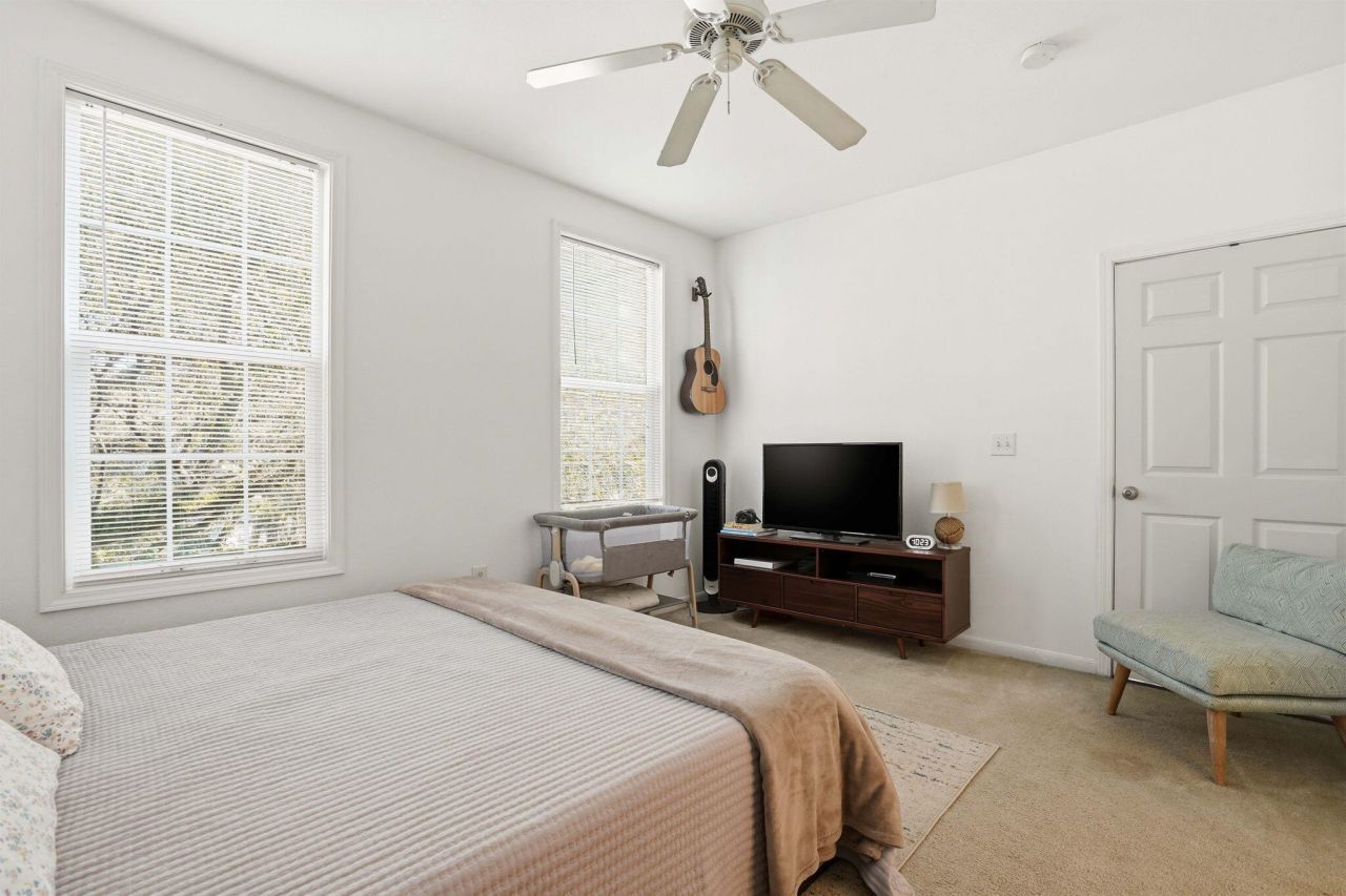 60 Fenwick Hall Allee Alley Photo 15