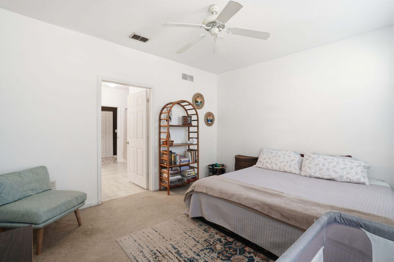 60 Fenwick Hall Allee Alley Photo 16