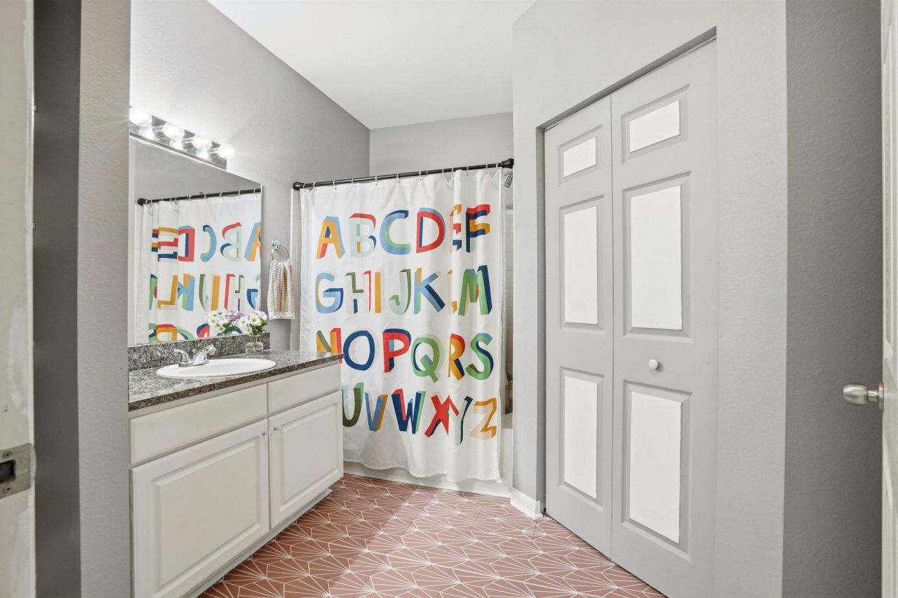 60 Fenwick Hall Allee Alley Photo 19