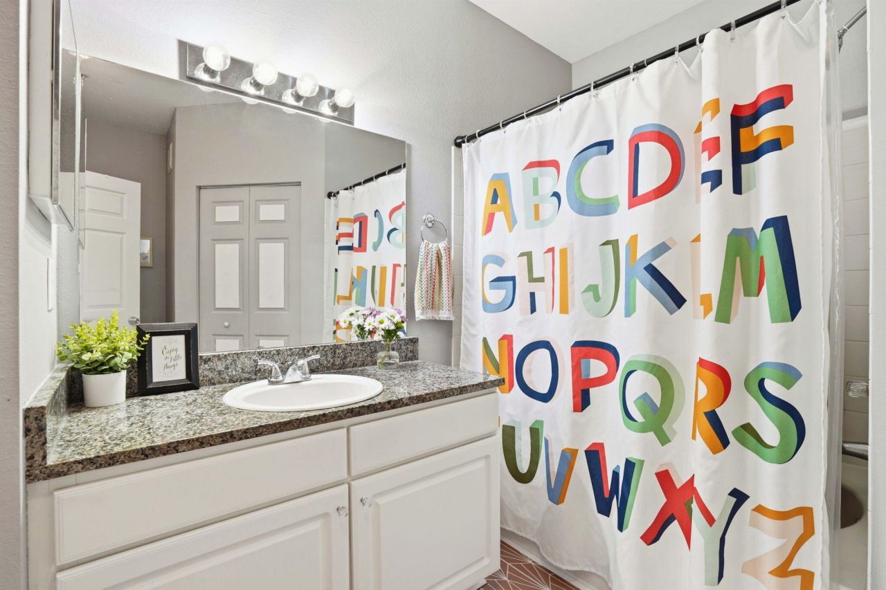 60 Fenwick Hall Allee Alley Photo 20