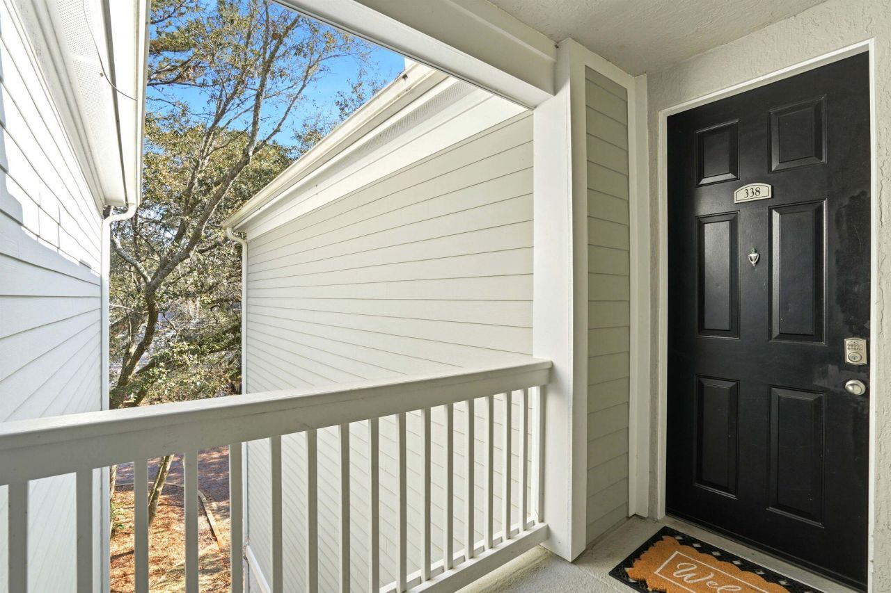 60 Fenwick Hall Allee Alley Photo 22