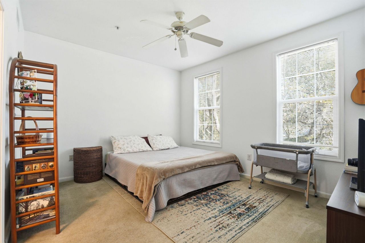 60 Fenwick Hall Allee Alley Photo 23