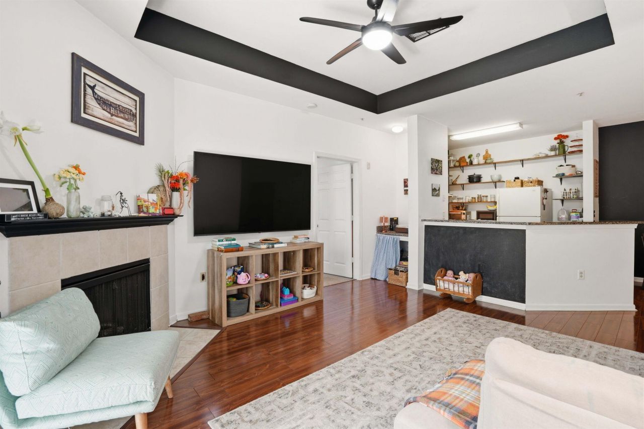 60 Fenwick Hall Allee Alley Photo 5