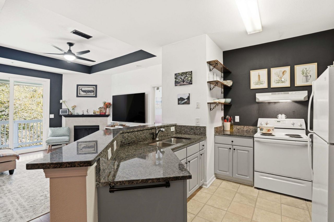 60 Fenwick Hall Allee Alley Photo 7