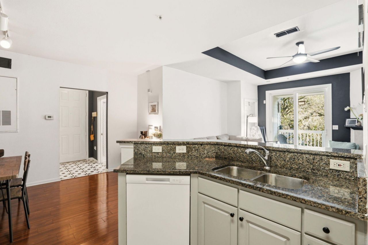 60 Fenwick Hall Allee Alley Photo 9