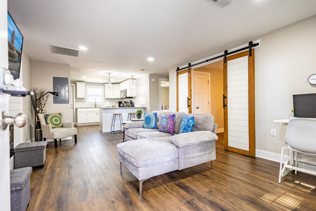 2647 Bonds Avenue Photo 19