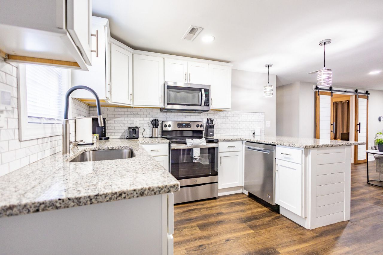 2647 Bonds Avenue Photo 24