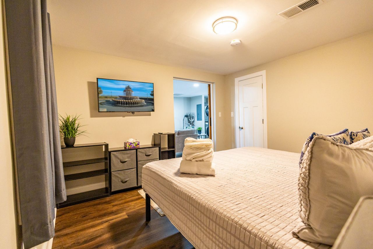 2647 Bonds Avenue Photo 28